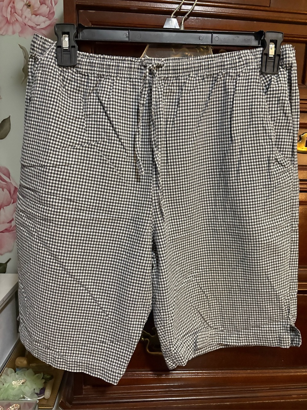 Black and White Gingham Drawstring Shorts & women’s white tank top size large